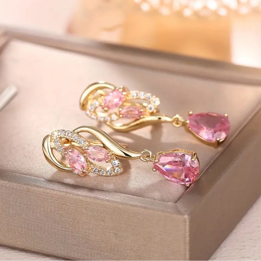 Elegant Gold and Pink Crystal Earrings. - Picture 5 of 8